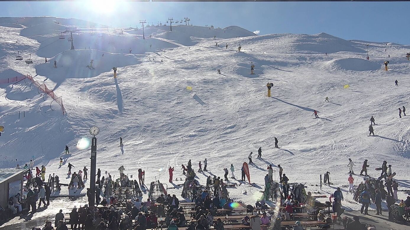 Coronet Peak Coronet Peak Base live webcam