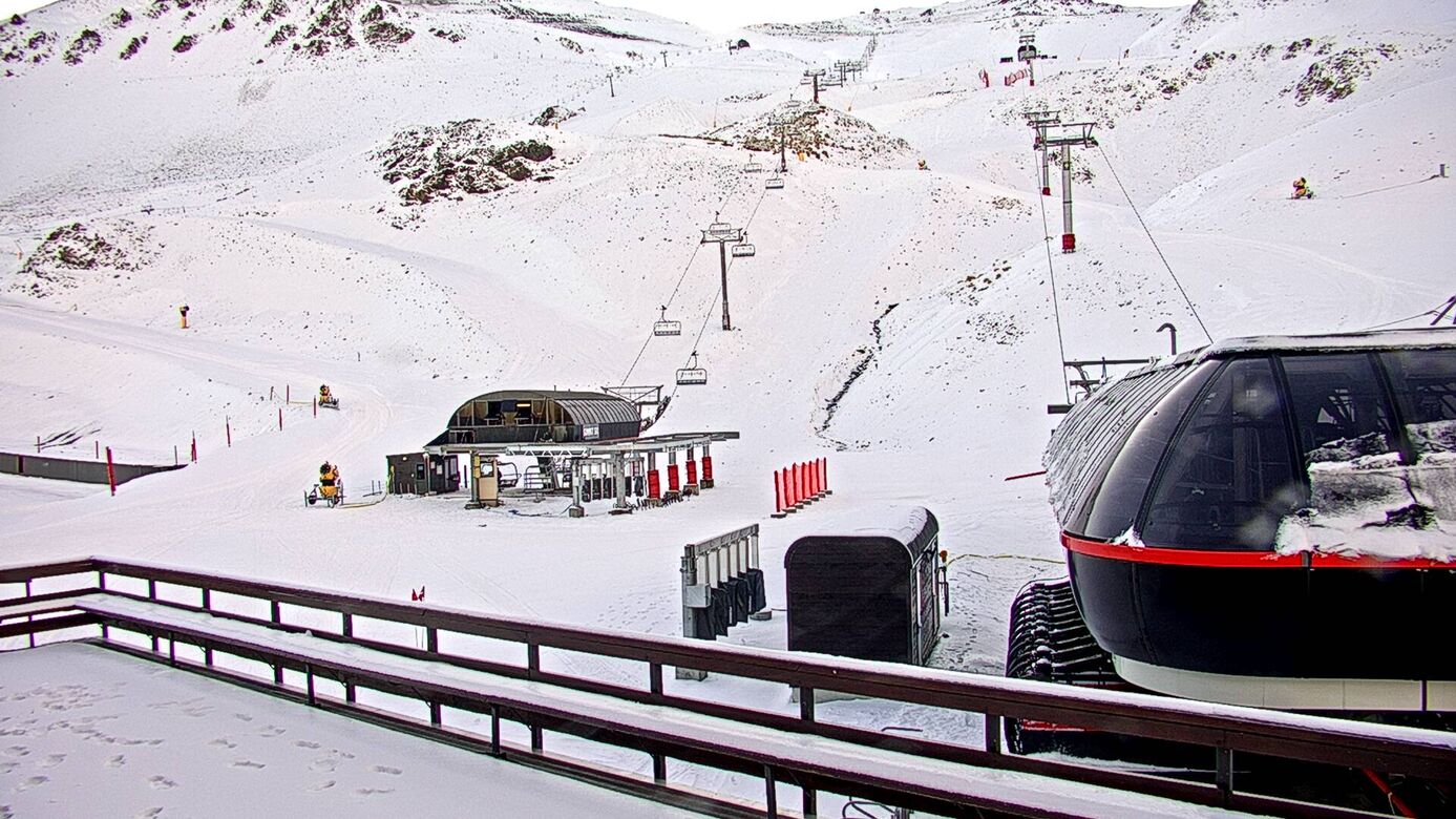 Mt Hutt Base Area Cam 1 live webcam