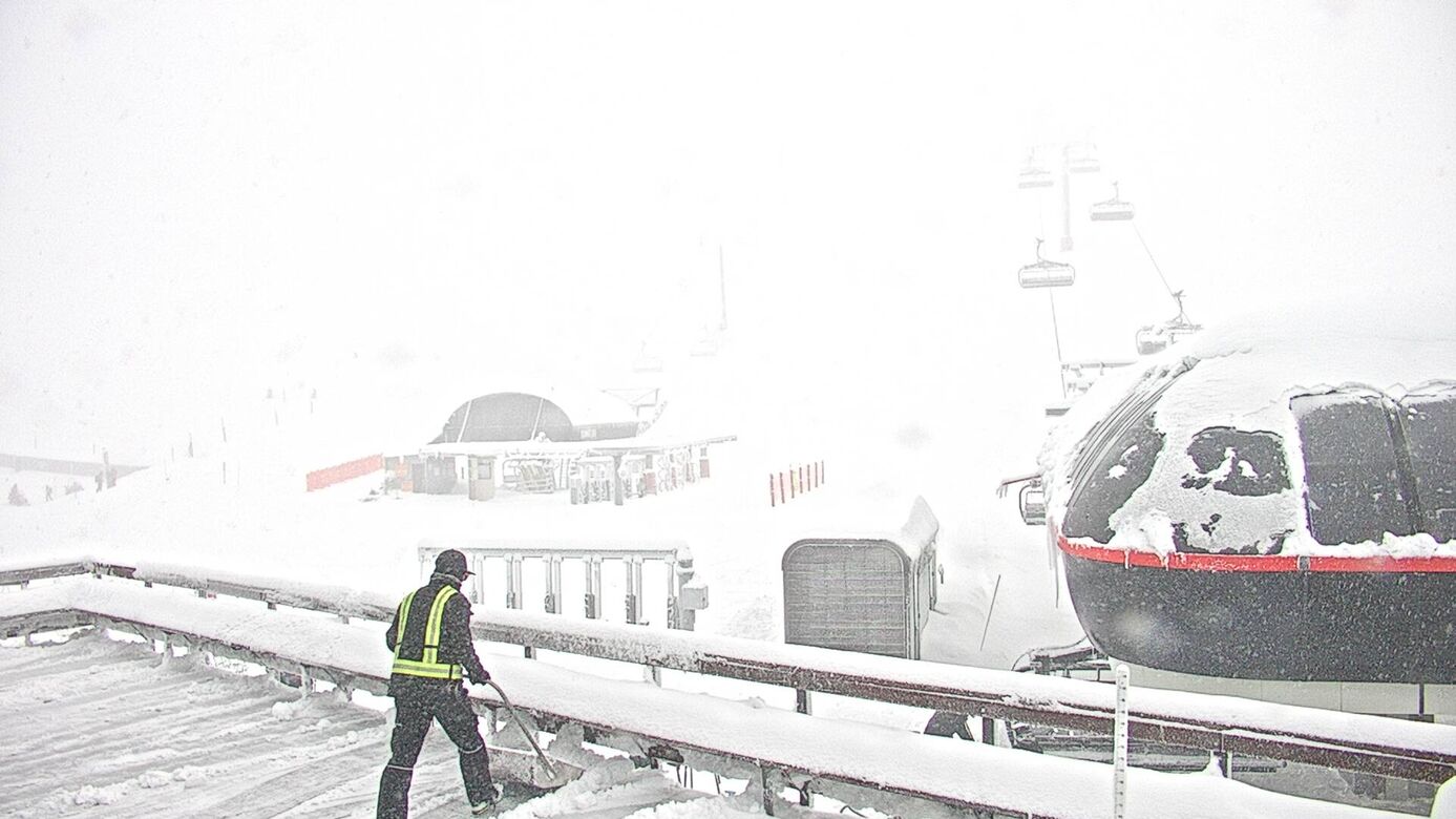 Mt Hutt Base Area Cam 1 live webcam