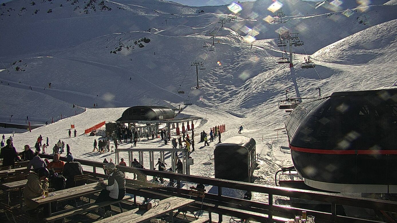 Mt Hutt Base Area Cam 1 live webcam